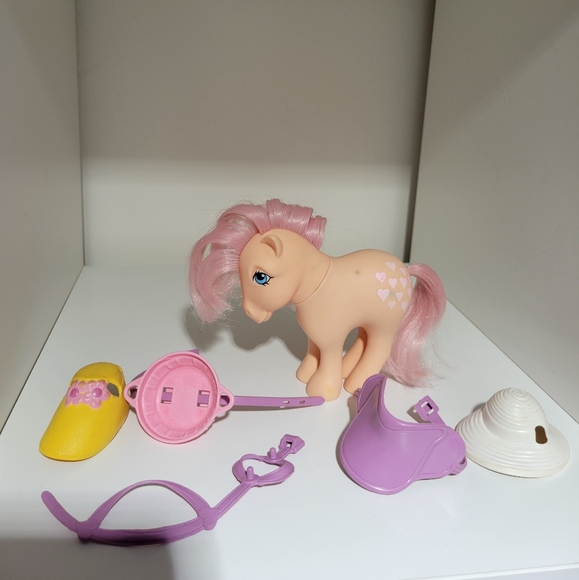 My little pony  pretty peachy 🍑 parlor MLP - Picture 1 of 6